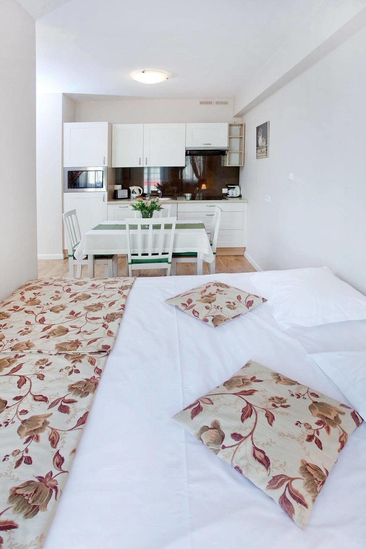 Apartamenty Centrum Villa Perla Еленя-Гура Экстерьер фото