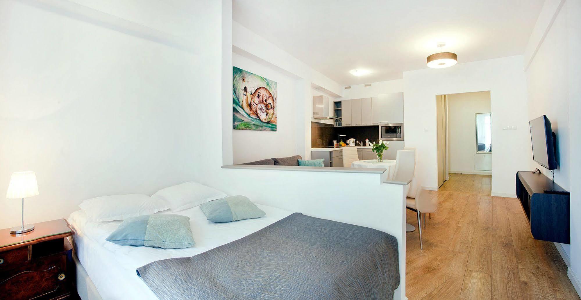 Apartamenty Centrum Villa Perla Еленя-Гура Экстерьер фото